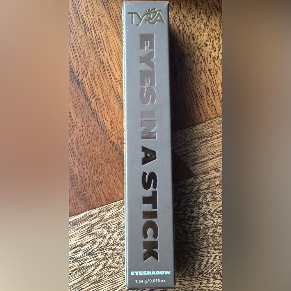 Tyra Beauty by Tyra Banks Eyes in a Stick Eyeshadow in Green